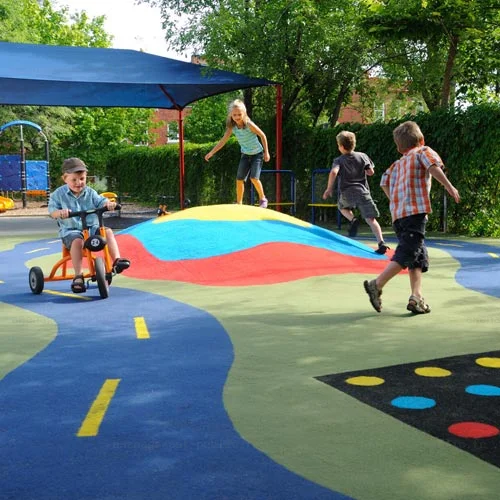Revêtement d’aire de jeux extérieure en moquette aiguilletée